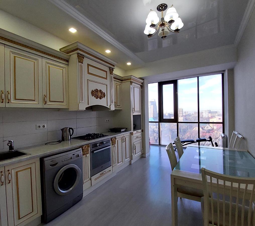 Elite Apartment In Street Mederova 50 Biskek Kültér fotó